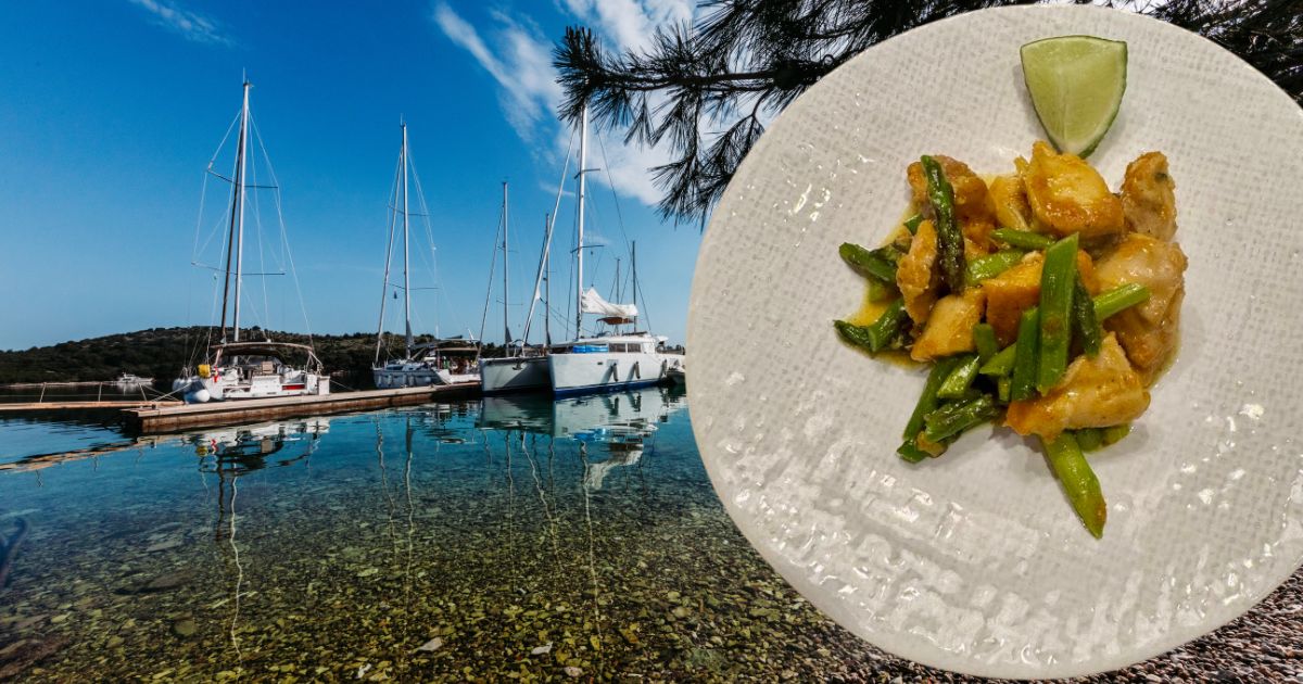 Pollo alla curcuma e asparagi verdi
